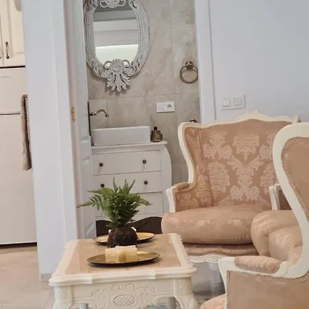 Retro 1 Bedroom Apartment *