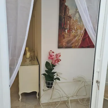 Retro 1 Bedroom Appartement *