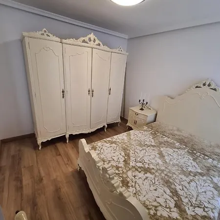 Retro 1 Bedroom Apartment