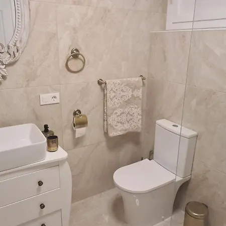 Retro 1 Bedroom *