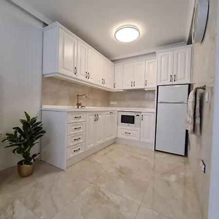 Retro 1 Bedroom Apartment *